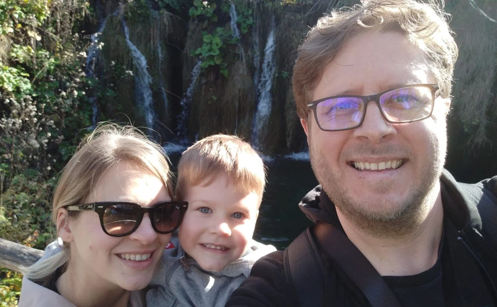 LJUBAV PREKO VEZE Upoznali se i zaljubili preko stranice katSus