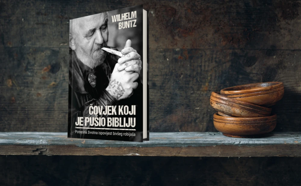 ČOVJEK KOJI JE PUŠIO BIBLIJU Potresna životna ispovijest bivšeg robijaša
