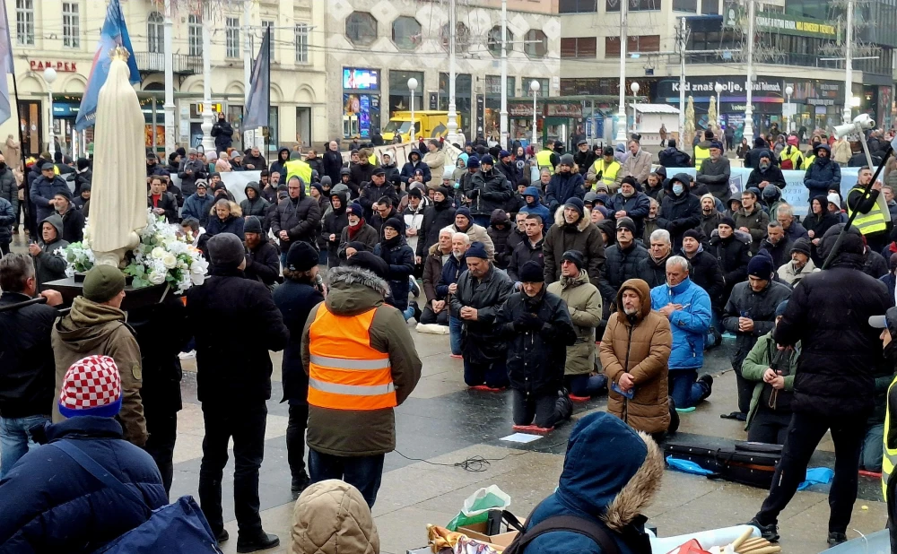Anonimni ženski komentar na mušku molitvu u javnosti