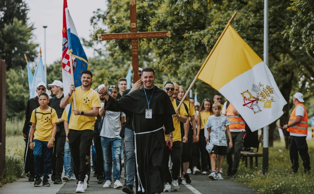 UZ NADOLAZEĆI HOD Kako je nastao Antunovski hod za mlade?