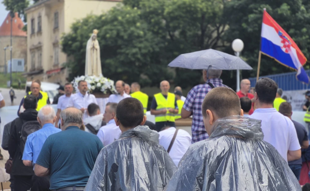 FOTO & VIDEO Usprkos kiši održana još jedna prva subota u mjesecu na Trgu