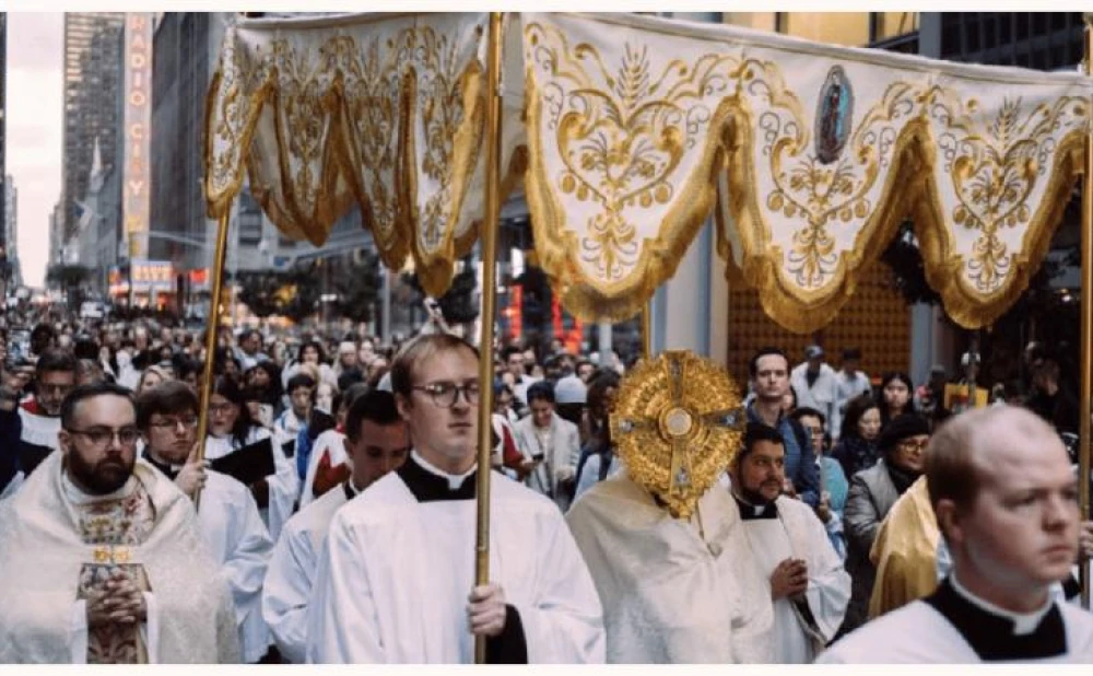 PREKRASNI PRIZORI Procesija ulicama New Yorka