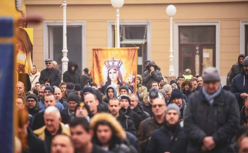 Ove prve subote muškarci mole krunicu na 29 lokacija diljem Lijepe Naše