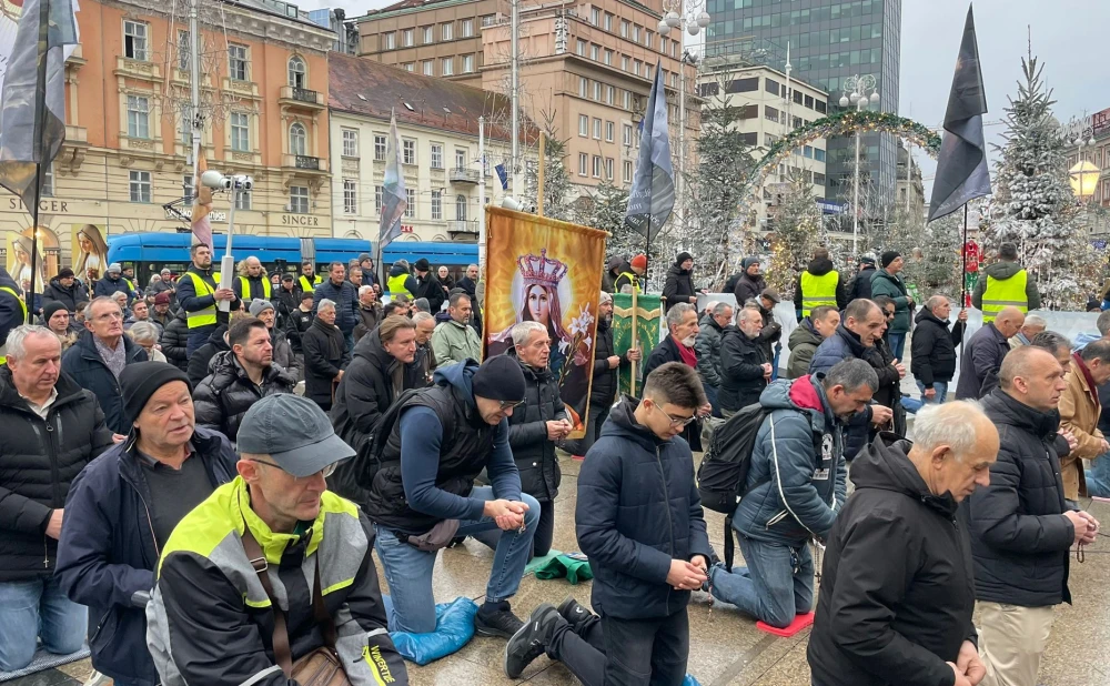 FOTO & VIDEO Održana posljednja ovogodišnja javna molitva krunice u Zagrebu