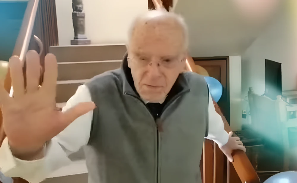NAJSTARIJI BISKUP NA SVIJETU Napunio 104 godine