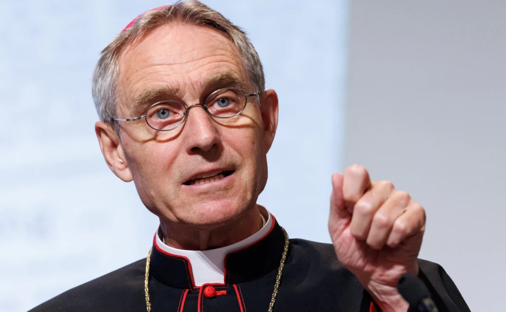 Nadbiskup Gänswein: Ne molim se za papu Benedikta, već se molim njemu