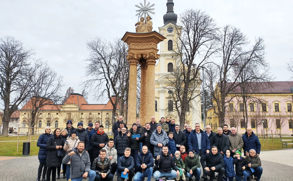 FOTO Ovako su danas muškarci molili krunicu diljem Lijepe Naše