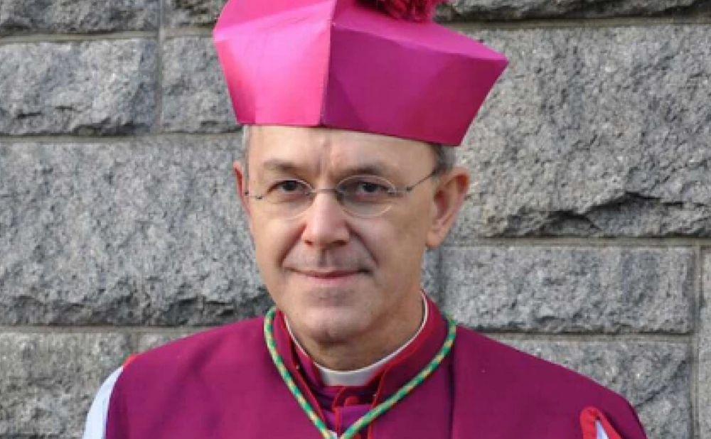 BISKUP SCHNEIDER: Evo zbog čega žene ne bi trebale biti oko oltara