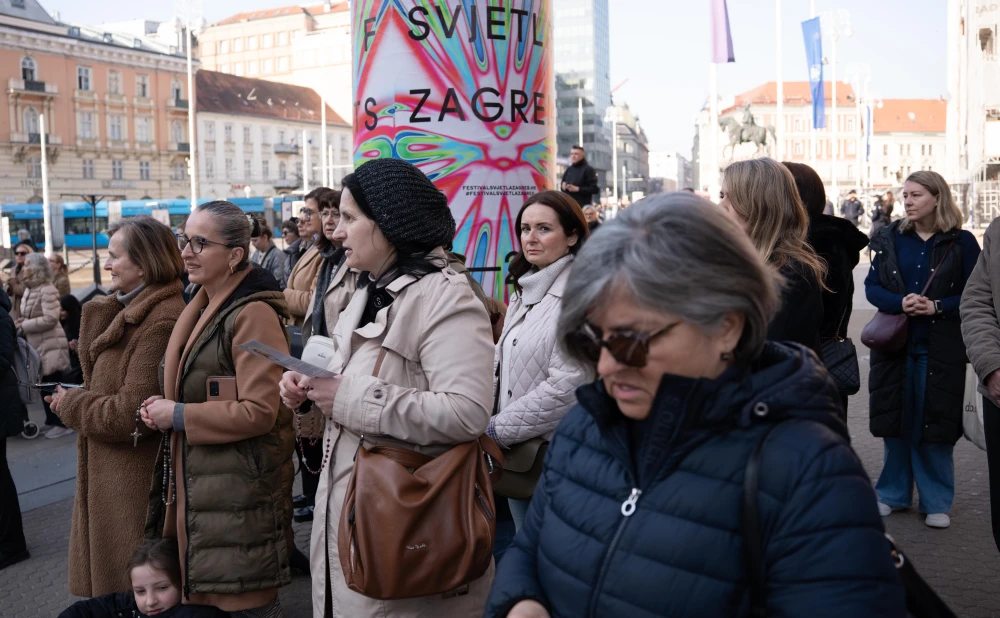PRAVOBRANITELJICA ZABRINUTA Zašto žene ne smiju moliti s muškarcima na prve subote?
