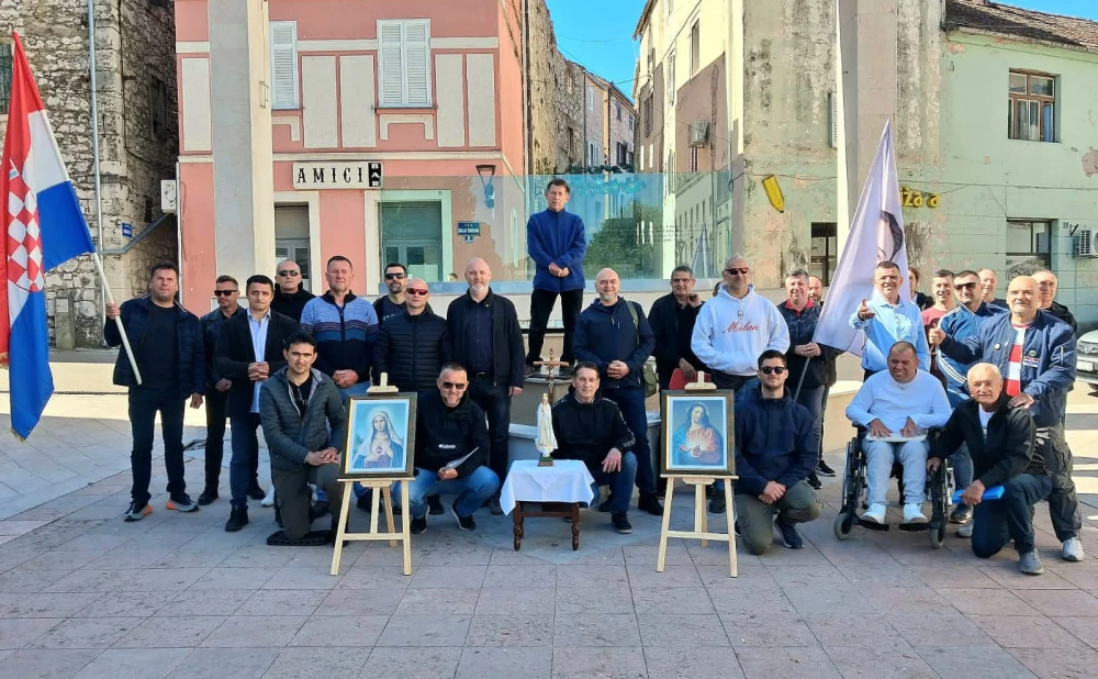 FOTO Ovako su muškarci diljem Hrvatske molili krunicu prve subote u svibnju