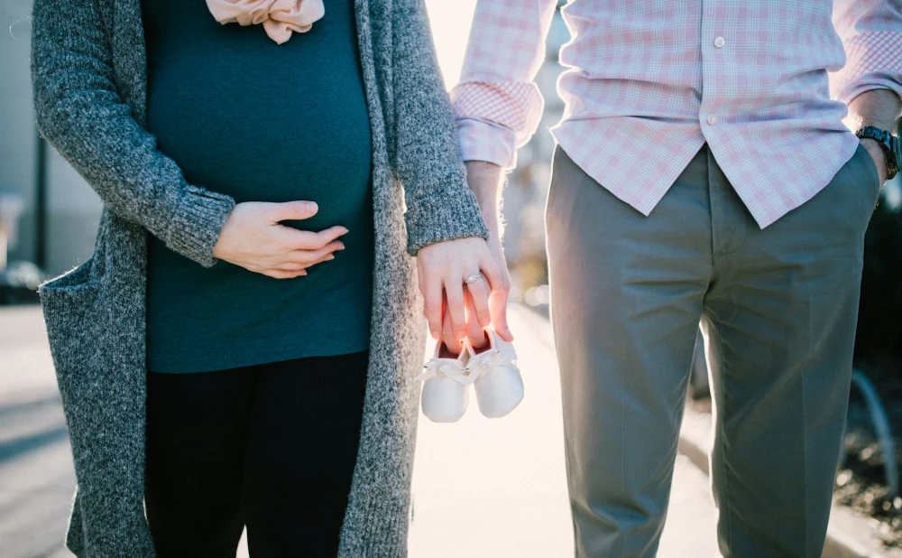 ZNANSTVENO DOKAZANO Za vrijeme trudnoće i muškarci doživljavaju hormonalne promjene