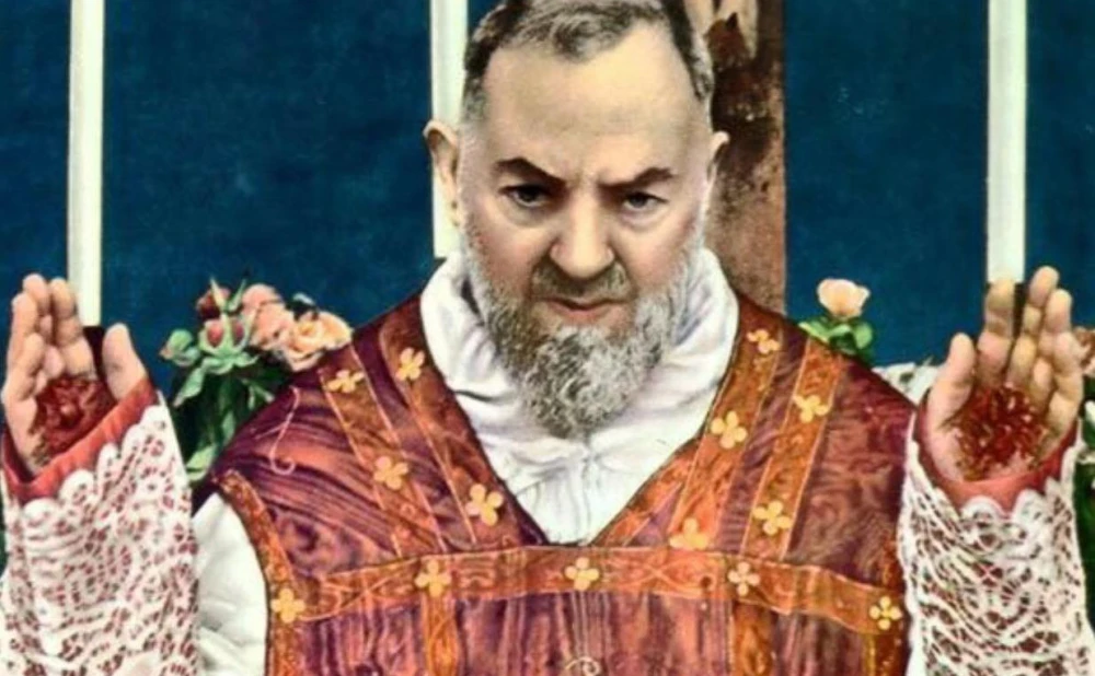 NOVO ČUDO? Prokrvario kip sv. Padre Pija