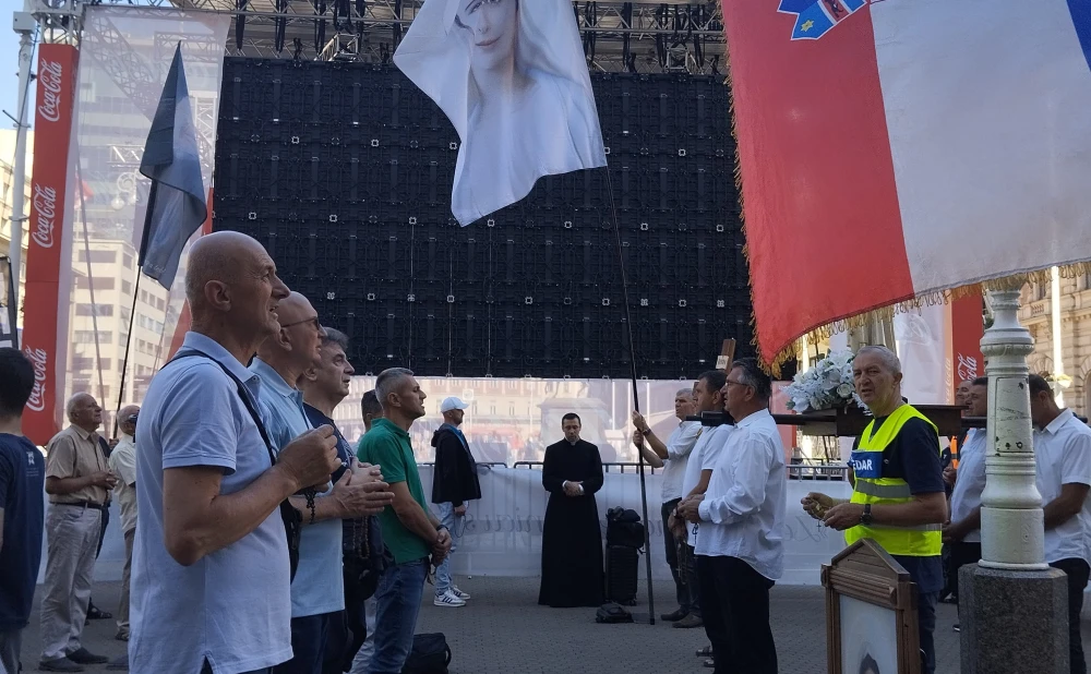FOTO/VIDEO U Zagrebu održana srpanjska molitva krunice s marijanskom procesijom