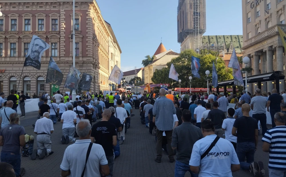 FOTO/VIDEO Održana rujanska javna molitva krunice u Zagrebu