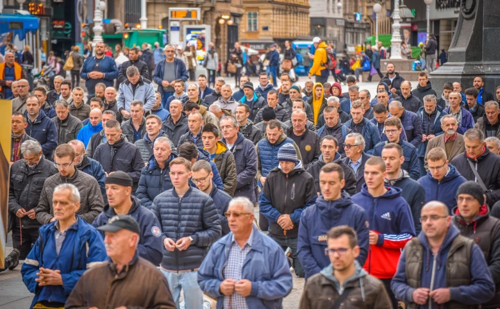 Ove prve subote muškarci mole krunicu na rekordne 33 lokacije diljem Hrvatske