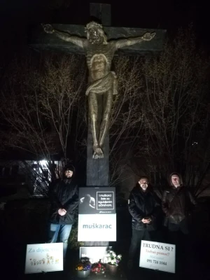 [PREMOĆNE FOTOGRAFIJE] Stotine muškaraca danas molilo za spas nerođene djece!