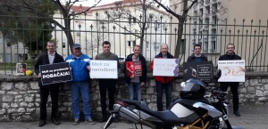 [PREMOĆNE FOTOGRAFIJE] Stotine muškaraca danas molilo za spas nerođene djece!