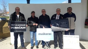 [PREMOĆNE FOTOGRAFIJE] Stotine muškaraca danas molilo za spas nerođene djece!