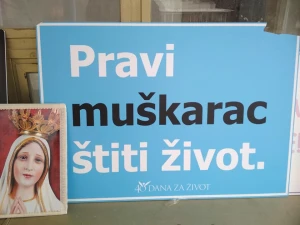 [PREMOĆNE FOTOGRAFIJE] Stotine muškaraca danas molilo za spas nerođene djece!