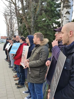 To su muškarci! Svake srijede mole za spas nerođene djece u svome gradu!