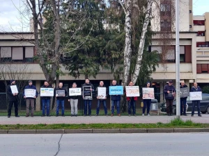 To su muškarci! Svake srijede mole za spas nerođene djece u svome gradu!