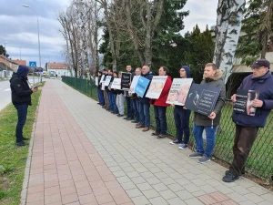 To su muškarci! Svake srijede mole za spas nerođene djece u svome gradu!