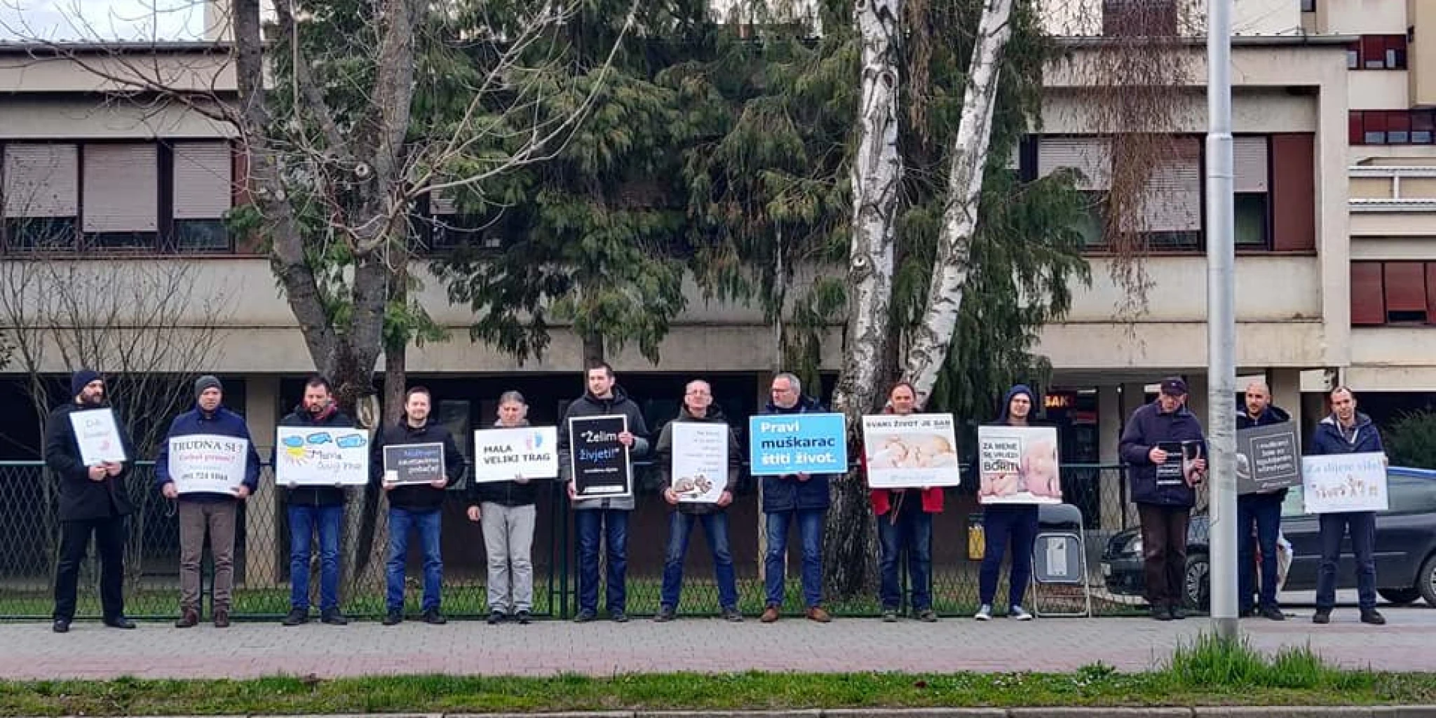 To su muškarci! Svake srijede mole za spas nerođene djece u svome gradu!