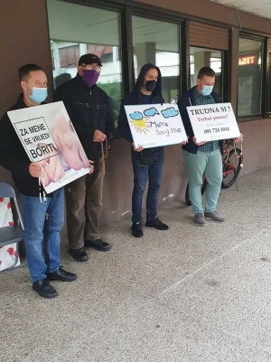 To su muškarci! Svake srijede mole za spas nerođene djece u svome gradu!