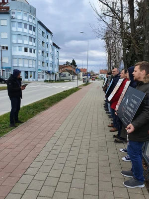 To su muškarci! Svake srijede mole za spas nerođene djece u svome gradu!