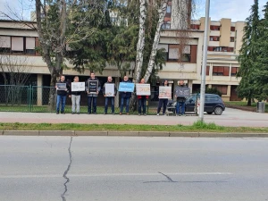 To su muškarci! Svake srijede mole za spas nerođene djece u svome gradu!