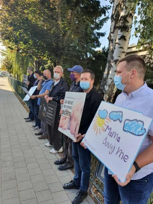 To su muškarci! Svake srijede mole za spas nerođene djece u svome gradu!