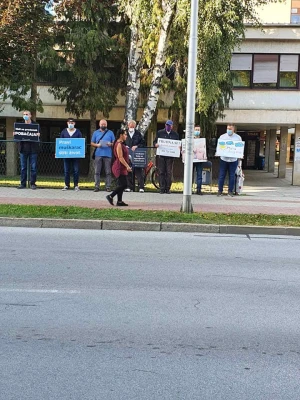 To su muškarci! Svake srijede mole za spas nerođene djece u svome gradu!