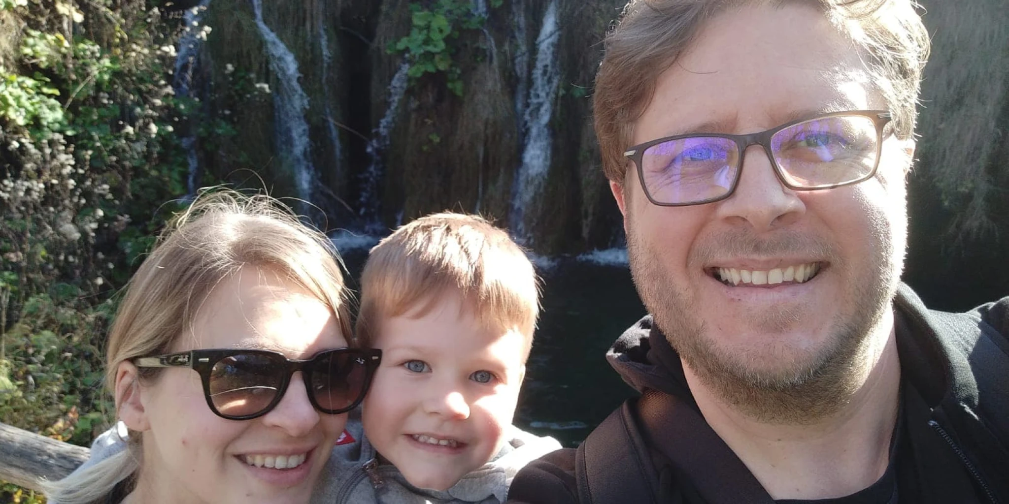 LJUBAV PREKO VEZE Upoznali se i zaljubili preko stranice katSus