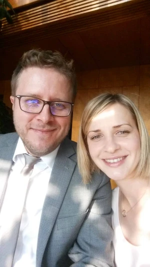 LJUBAV PREKO VEZE Upoznali se i zaljubili preko stranice katSus
