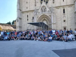 FOTO Održana 3. konferencija katoličkih muškaraca 'Budi muškarac' i molitva krunice ispred katedrale