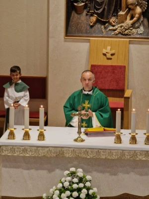 FOTO Održana 3. konferencija katoličkih muškaraca 'Budi muškarac' i molitva krunice ispred katedrale