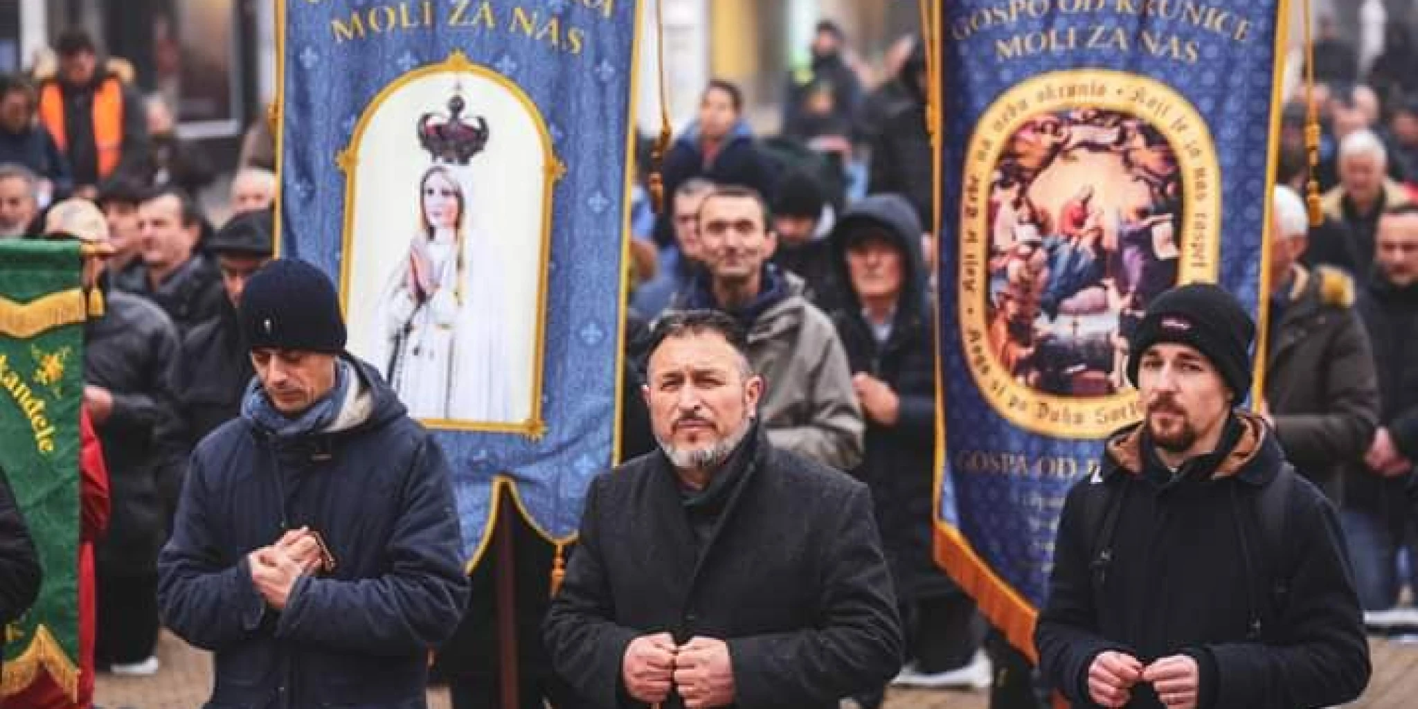 I ove prve subote muškarci mole krunicu