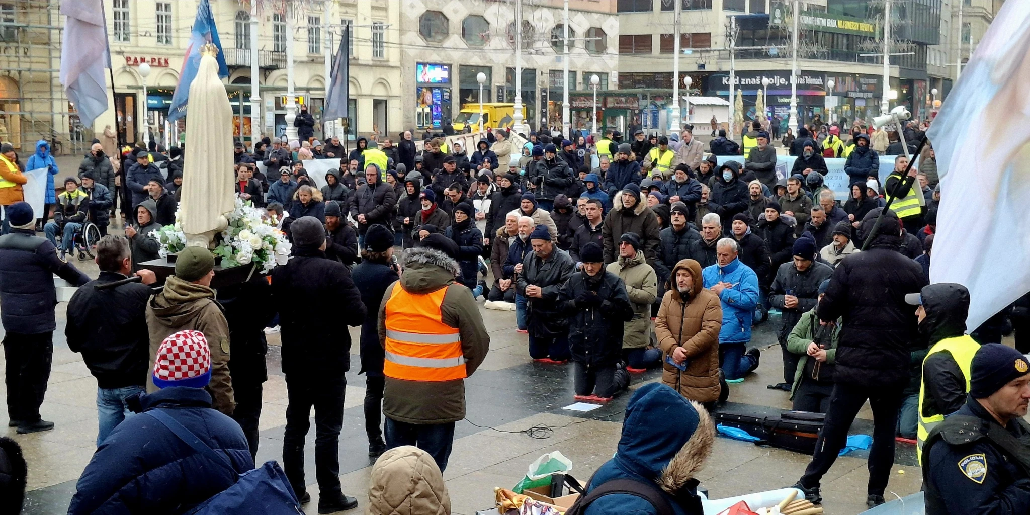Anonimni ženski komentar na mušku molitvu u javnosti