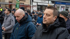 FOTO & VIDEO Održana najmirnija, najposjećenija i najmilosnija muška molitva krunice na Trgu