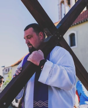DON ROKO KAŠTELAN ZA MUŽEVNI BUDITE: „Bog te ljubi, šta ti nije jasno?“