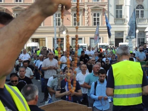 FOTO & VIDEO Održana najposjećenija i najmirnija prva subota u mjesecu na Trgu