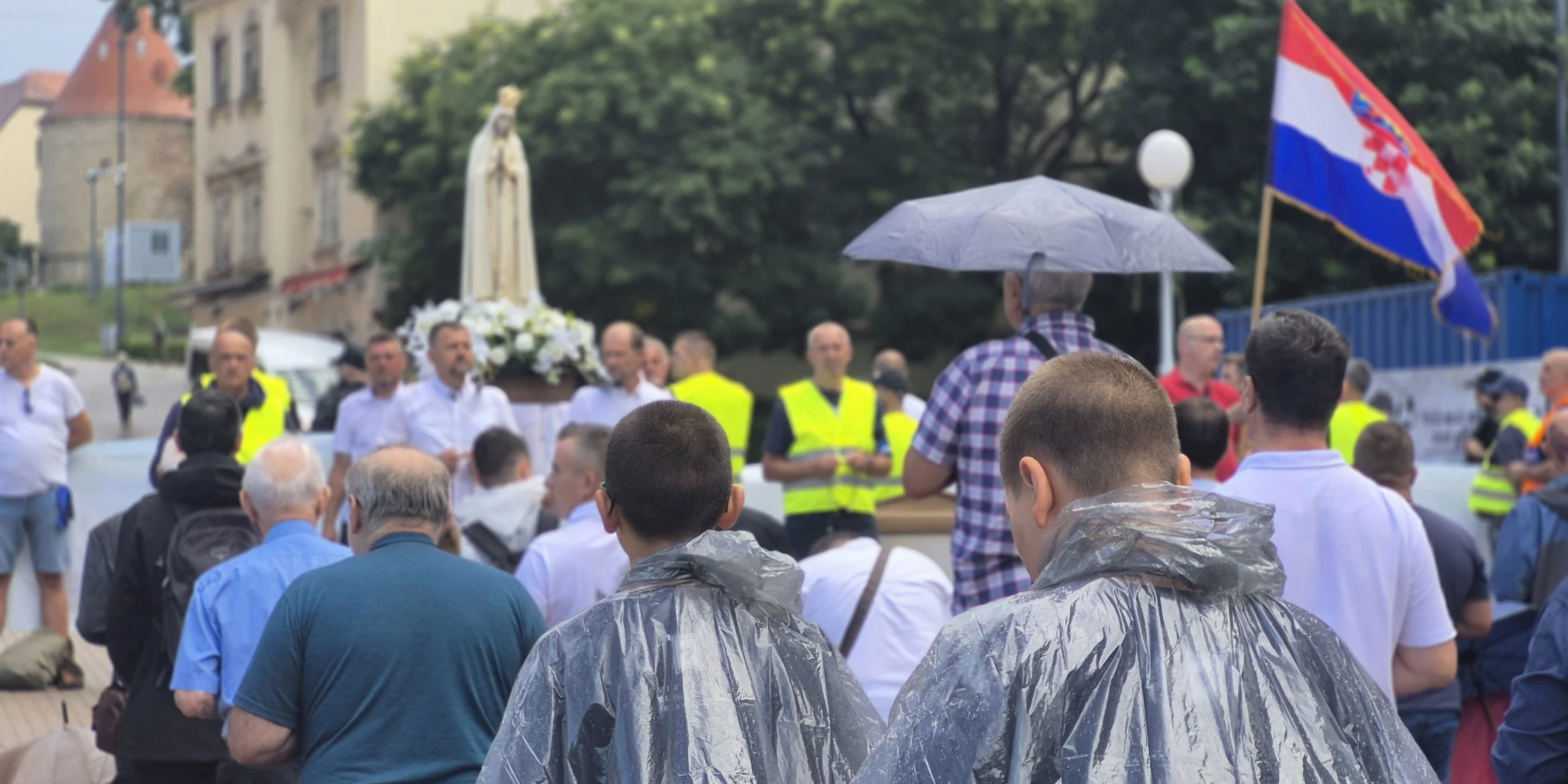 FOTO & VIDEO Usprkos kiši održana još jedna prva subota u mjesecu na Trgu