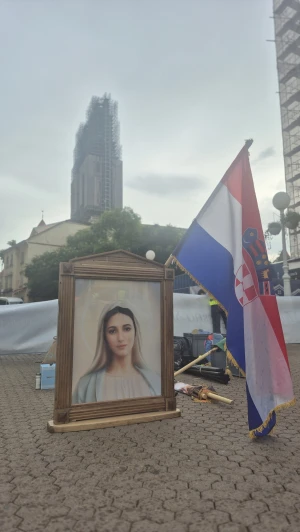 FOTO & VIDEO Usprkos kiši održana još jedna prva subota u mjesecu na Trgu