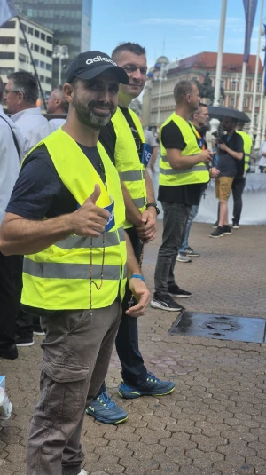FOTO & VIDEO Usprkos kiši održana još jedna prva subota u mjesecu na Trgu