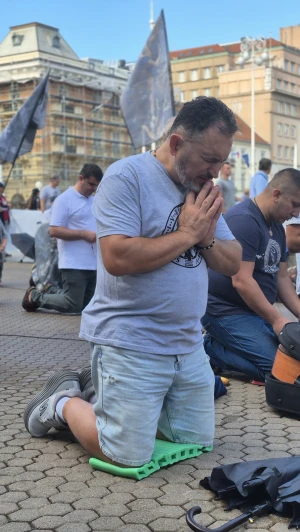 FOTO & VIDEO Usprkos kiši održana još jedna prva subota u mjesecu na Trgu
