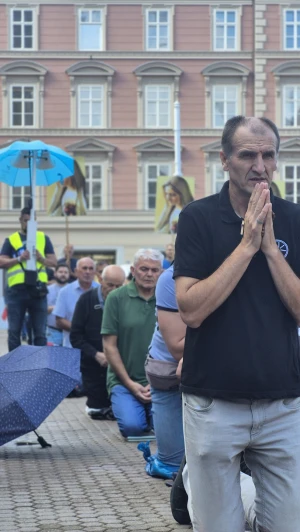 FOTO & VIDEO Usprkos kiši održana još jedna prva subota u mjesecu na Trgu