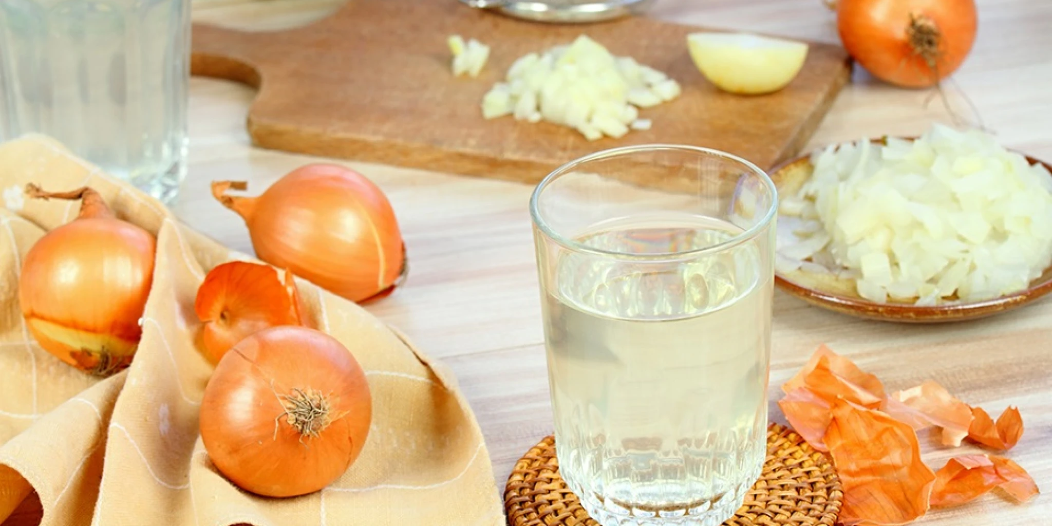 Hot onion tea against cough and flu