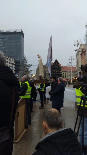FOTO & VIDEO Održana posljednja ovogodišnja javna molitva krunice u Zagrebu