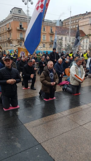 FOTO & VIDEO Održana posljednja ovogodišnja javna molitva krunice u Zagrebu