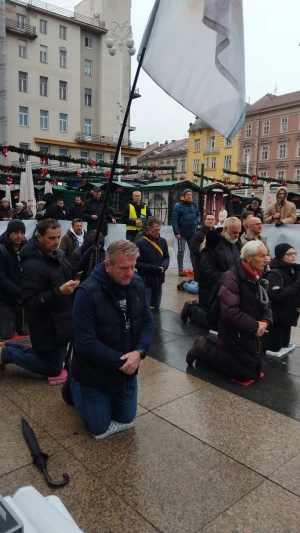 FOTO & VIDEO Održana posljednja ovogodišnja javna molitva krunice u Zagrebu